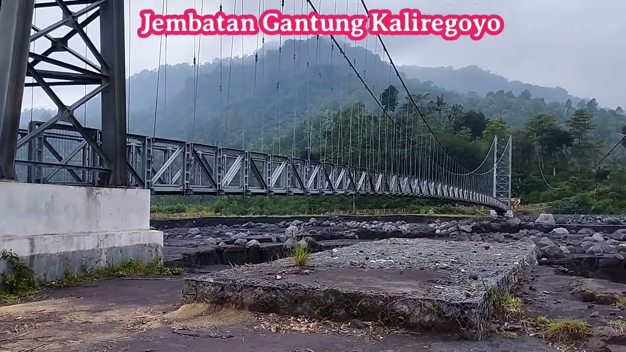 Keluyuran di Bekas Aliran Lahar  Gunung Semeru.