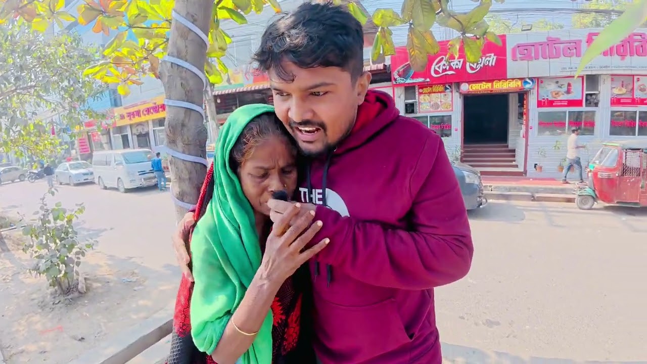 এই খালায় মানুষের রান্না ঘরে শুয়ে থাকে। 😪#videoforyoutube #videoviral 