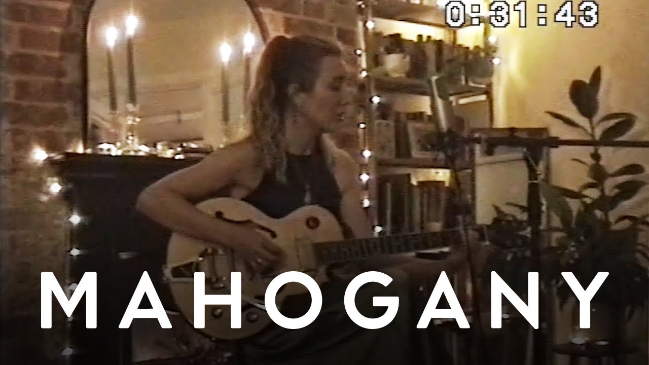 Mars De L’Eau - Milk Teeth | Mahogany Home Edition