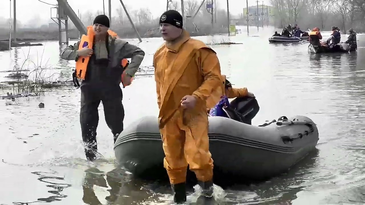 Оренбург  Недалеко от улицы Донковцева  бурлит и плещется вода...  Видео Виктор Поживин
