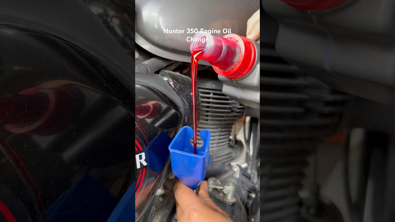 Royalenfield Hunter Engine Oil Change 🤝🥰#royalenfield #mechanic #wakhammotorcycle #shorts #video ✅