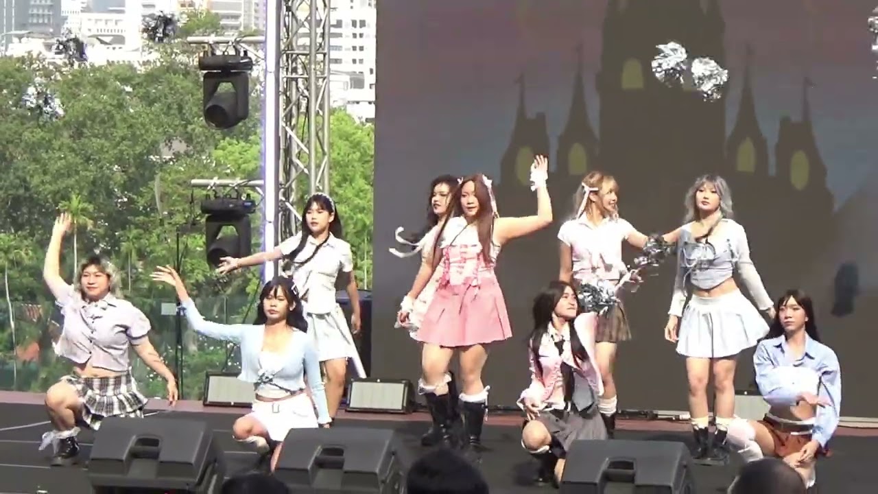 Castle Project covered Talk that Talk/CHEER UP - TWICE - UTCC DANCE CONTEST No.8  Final @ICONSIAM