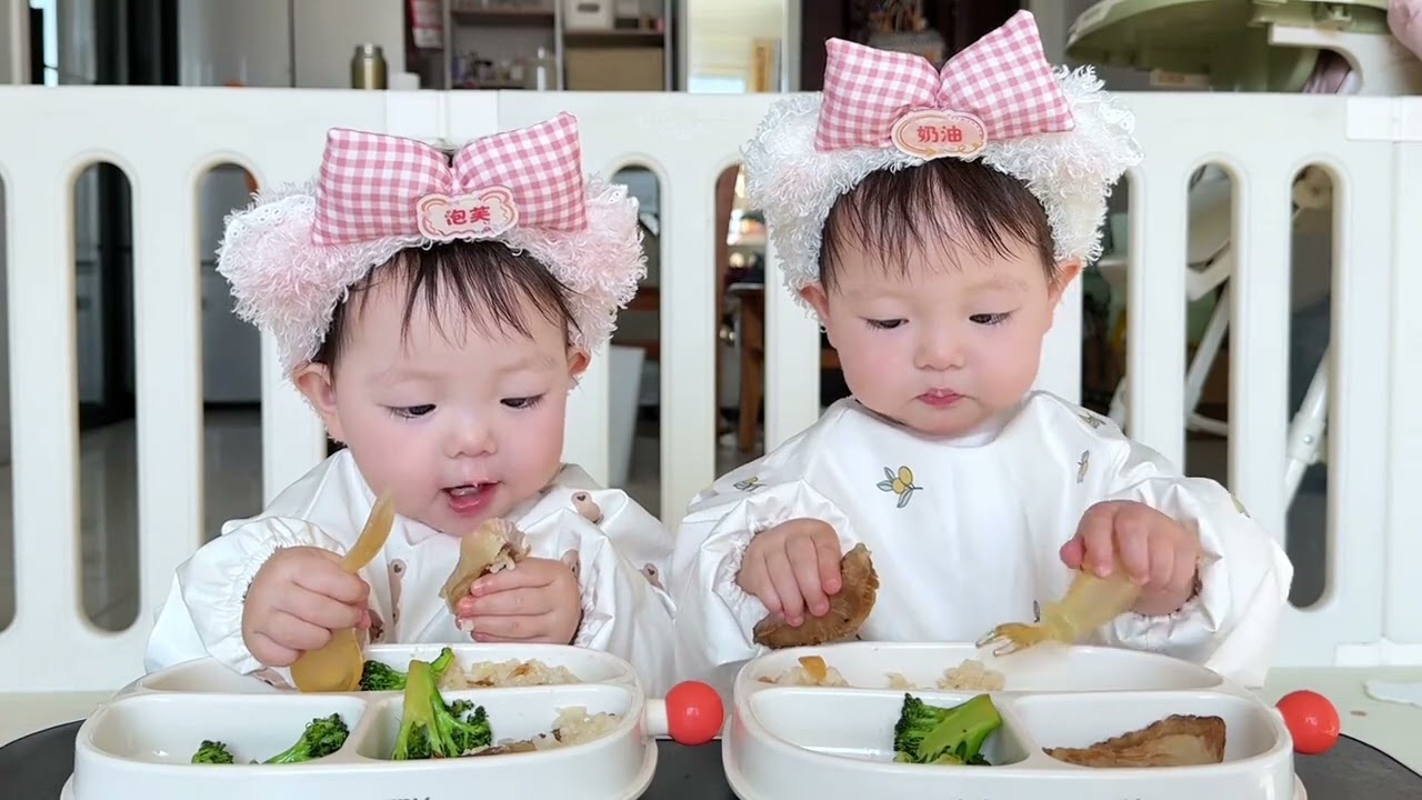 It's so cute how it moves so slowly, like in slow motion!#twin#hum
