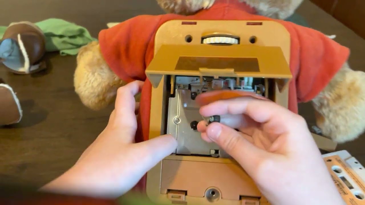 Teddy Ruxpin Refurb Part 1 - Pinch Roller Repair