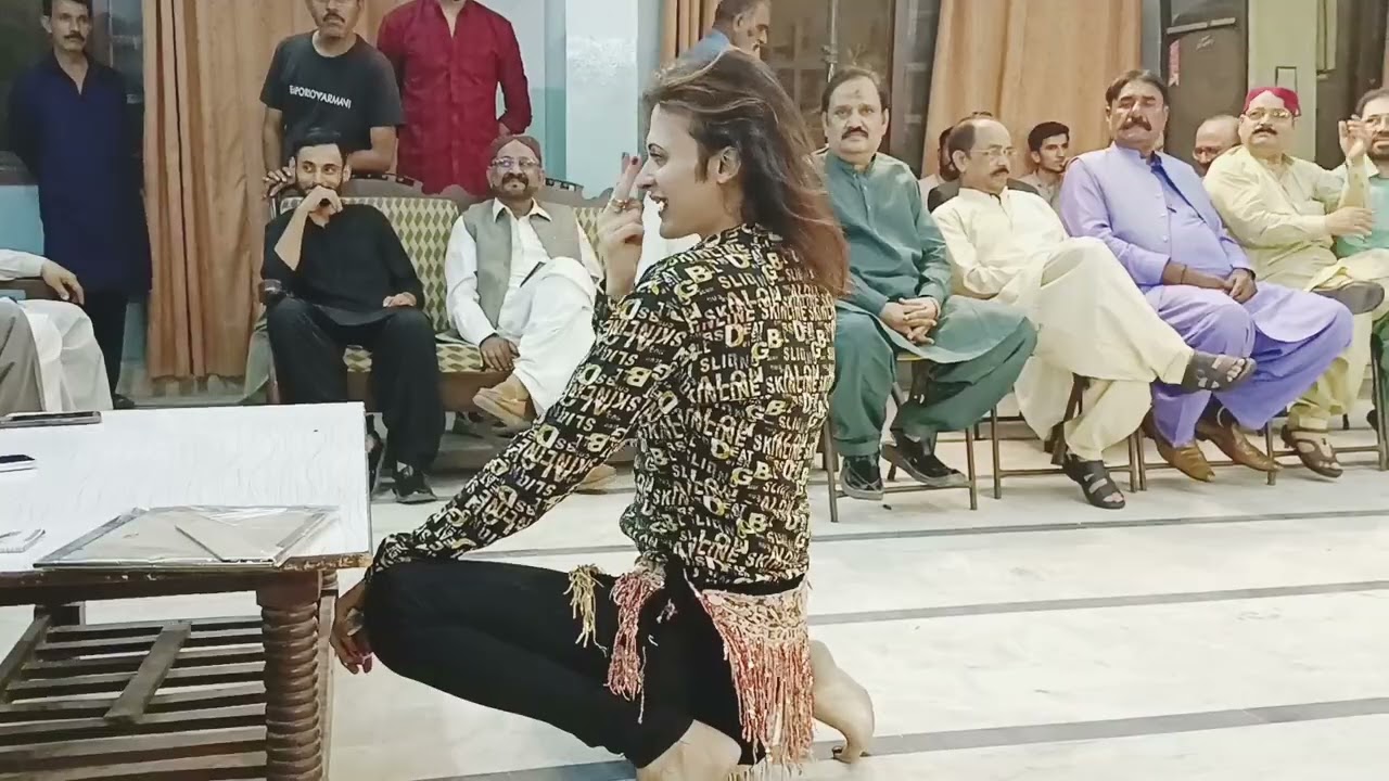 main bijjli hun mein Shola hun ,@mohsinzaimoonjani @MerimaaKidua