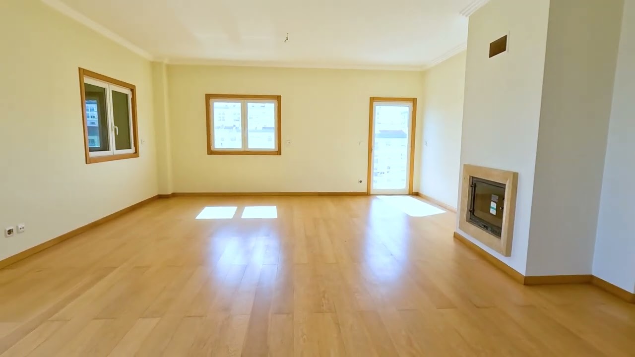 Apartamento T3 Paço de Arcos, varanda, vista de mar e garagem