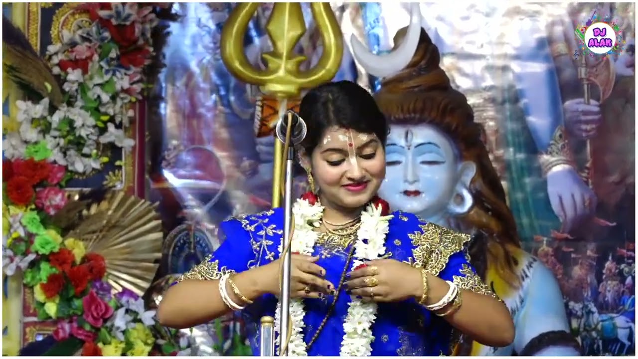 মৌমিতা বিশ্বাস কীর্তন এসেছে বোজের বাঁকা।            
