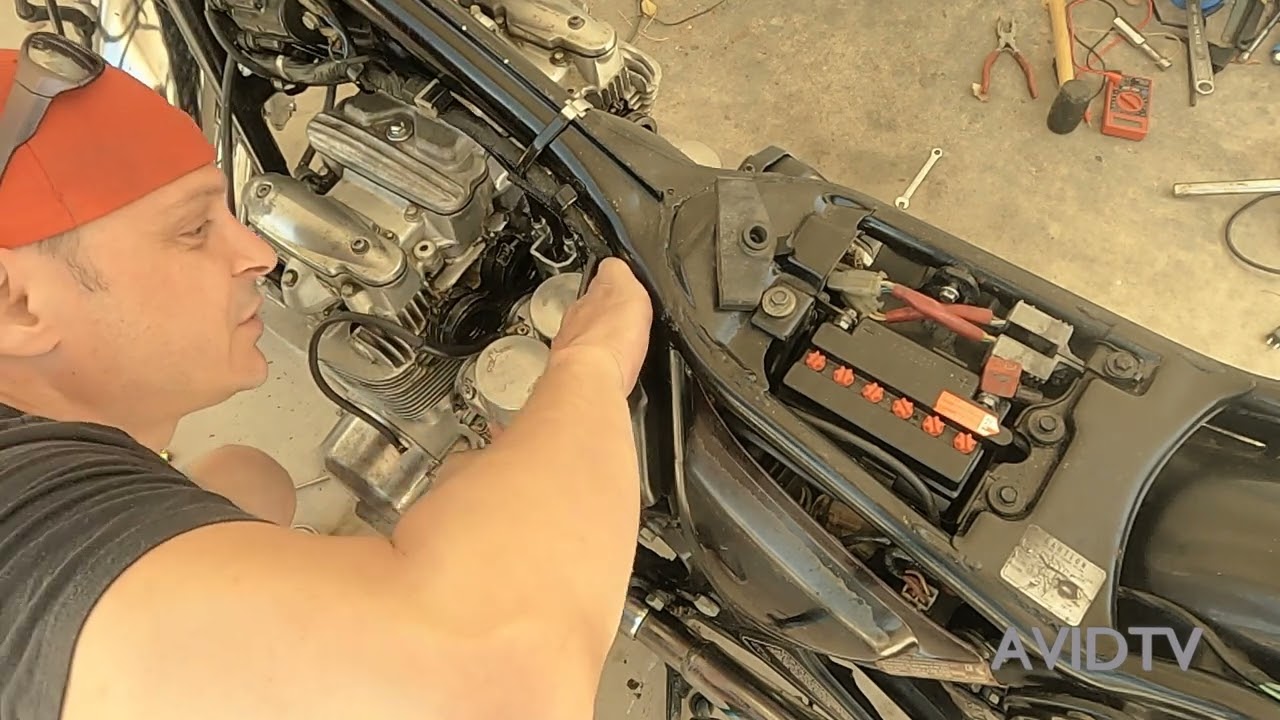 INSTALLING THE CARBURETORS ON THE 1982 HONDA CB 650 #AVIDTV