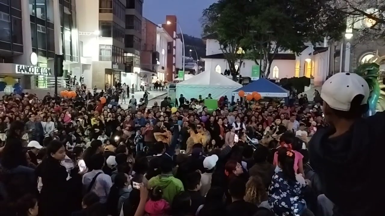 Festival Internacional de Artes Vivas Loja 2024, desfile inaugural