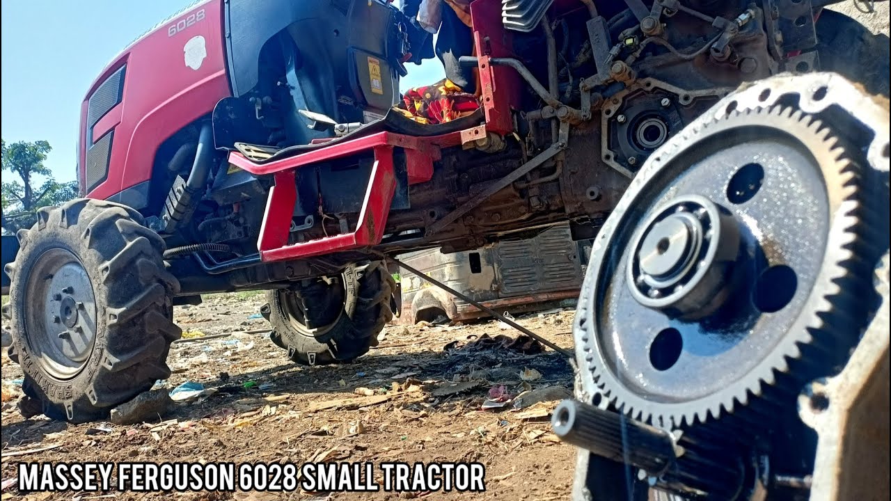 Massey Ferguson 6028 Tractor Housing repairing with mechanic #tractor #mechanics #service #oil