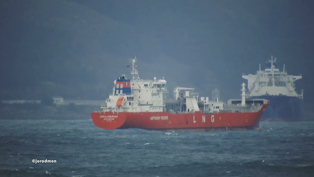 LNG tanker CORAL ENERGICE inbound to Ferrol bay [4K]