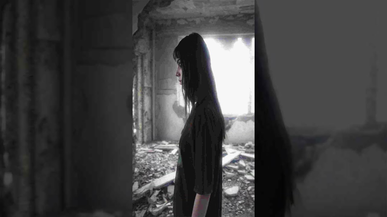 ЖУТЬ девушка добралась до дома на футболке посмотрите что с ней стало #metal #стиль #мужскиекостюмы
