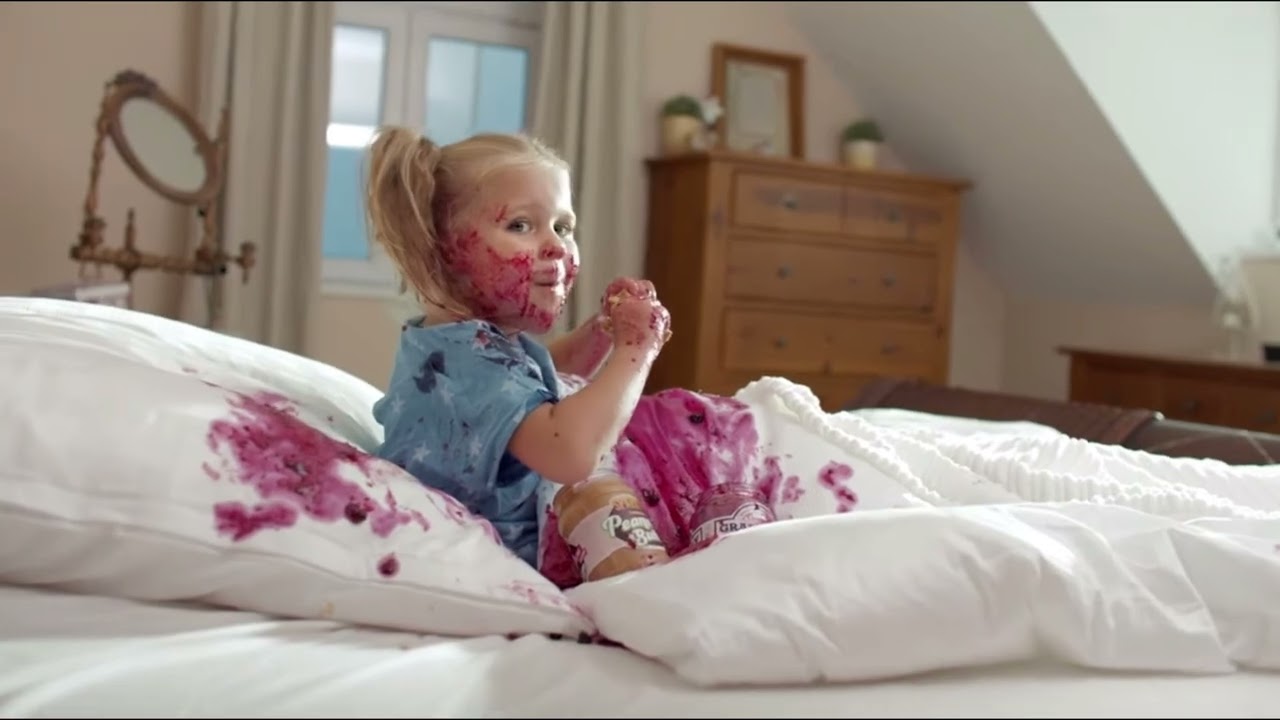 Crayola Colour Wonder Peppa Pig Mess Free Colouring Book Advert
