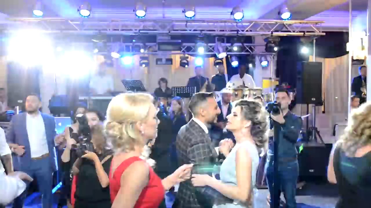 Alenna live w. Unik Orchestra
