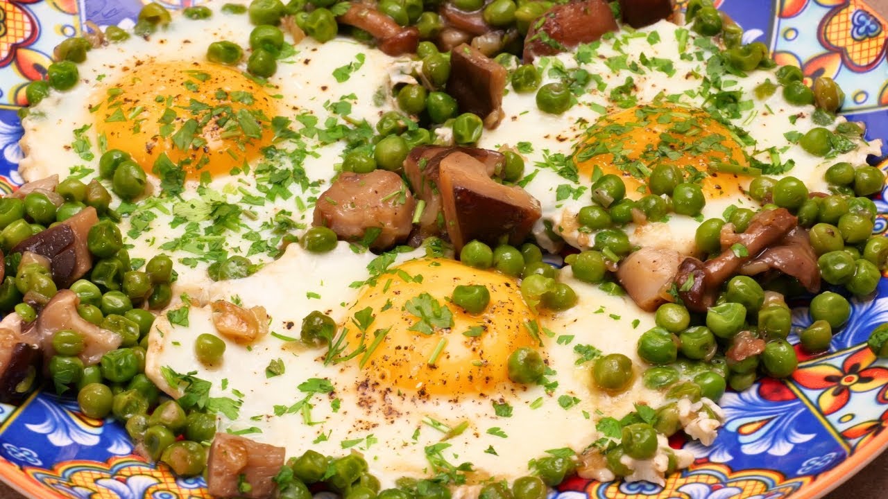 UOVA FUNGHI E PISELLI IN PADELLA