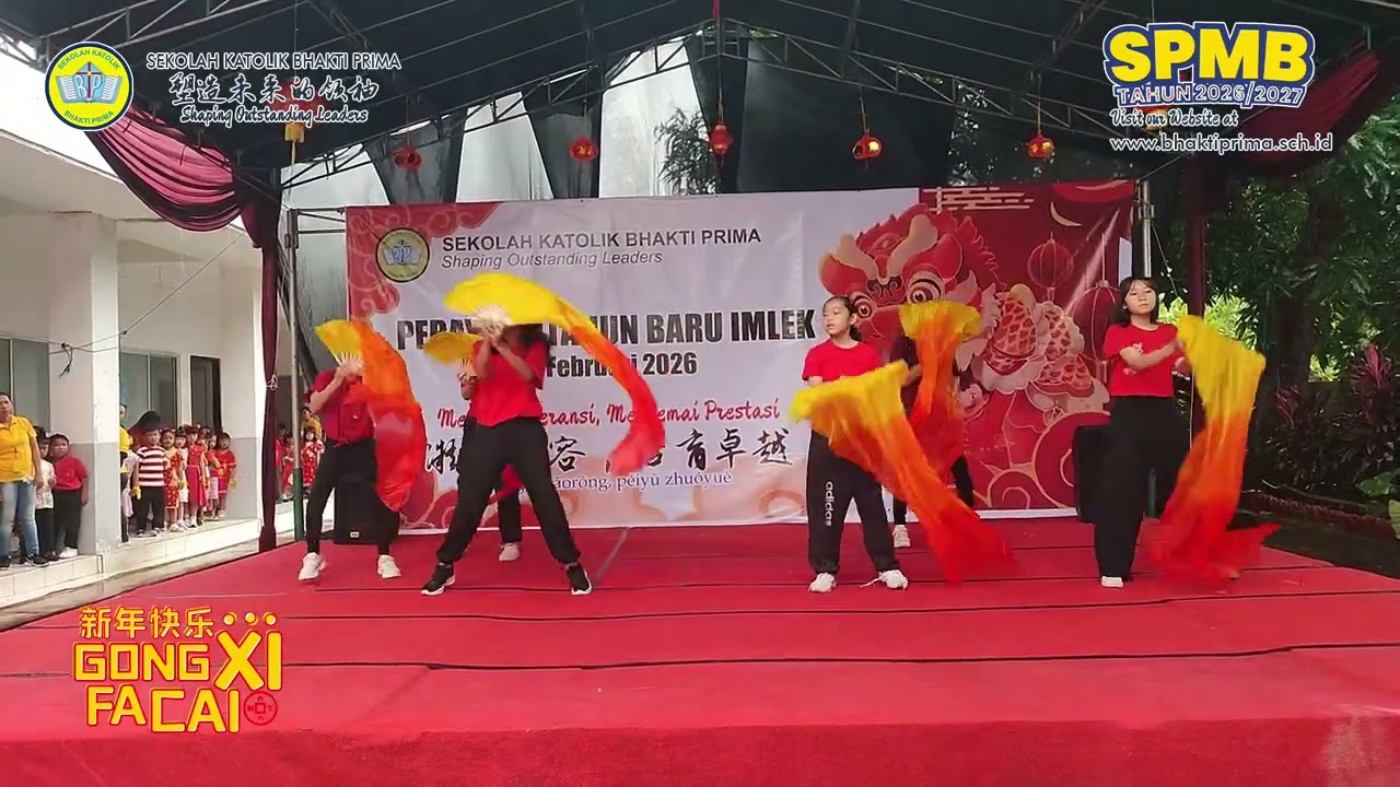Perayaan Imlek 2026 - Pentas Seni Tarian Api oleh  Lighter Team Kelas 6