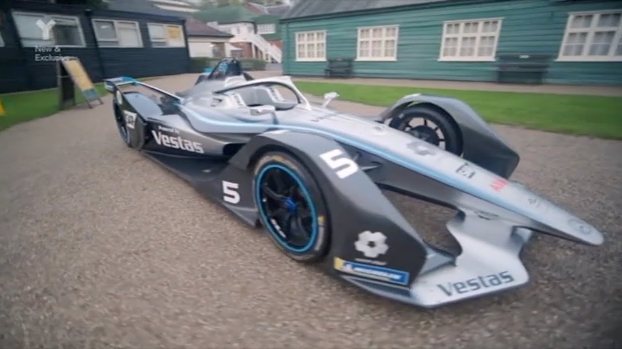Alex and Formula E - Secrets of the Transport Museum