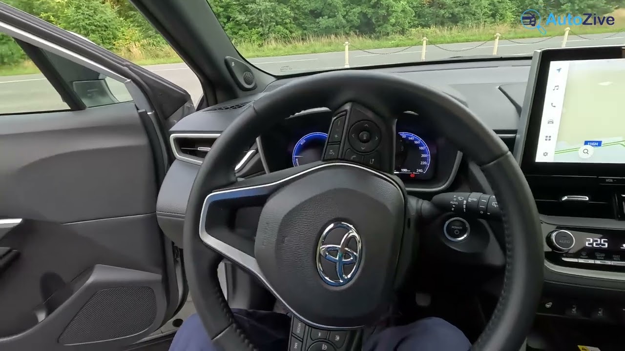 Toyota Corolla Cross   nekomentované