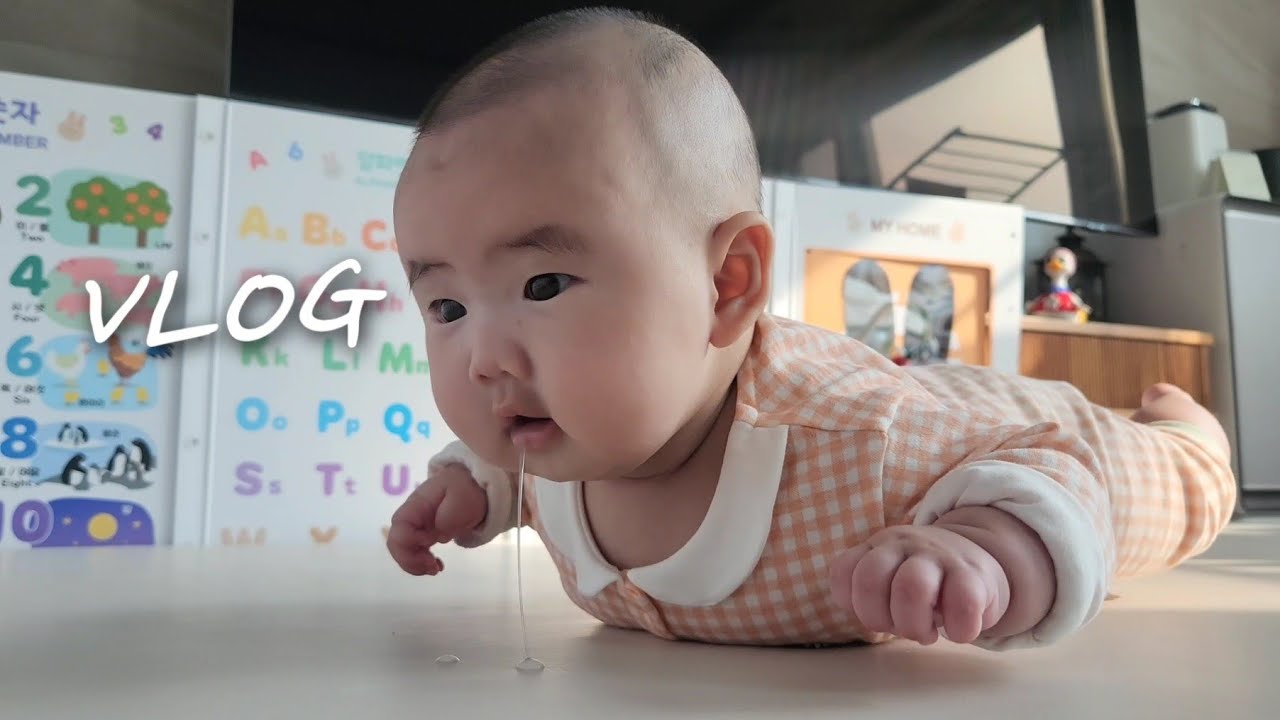 [육아브이로그] 4개월 아기 집에서놀아주기 | 아기성장발달 | 뒤집기 준비 | 슈퍼맨