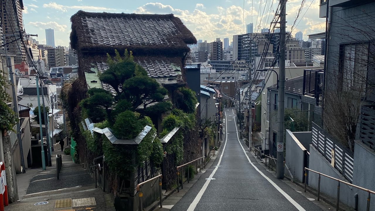 【目白通り沿いの坂道】Slope along Mejiro Street