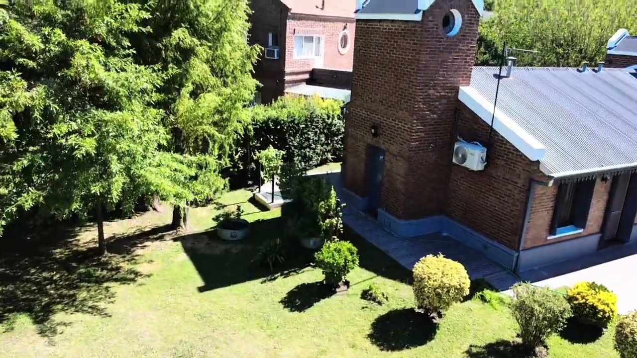 Venta Casa 4 ambientes en barrio 