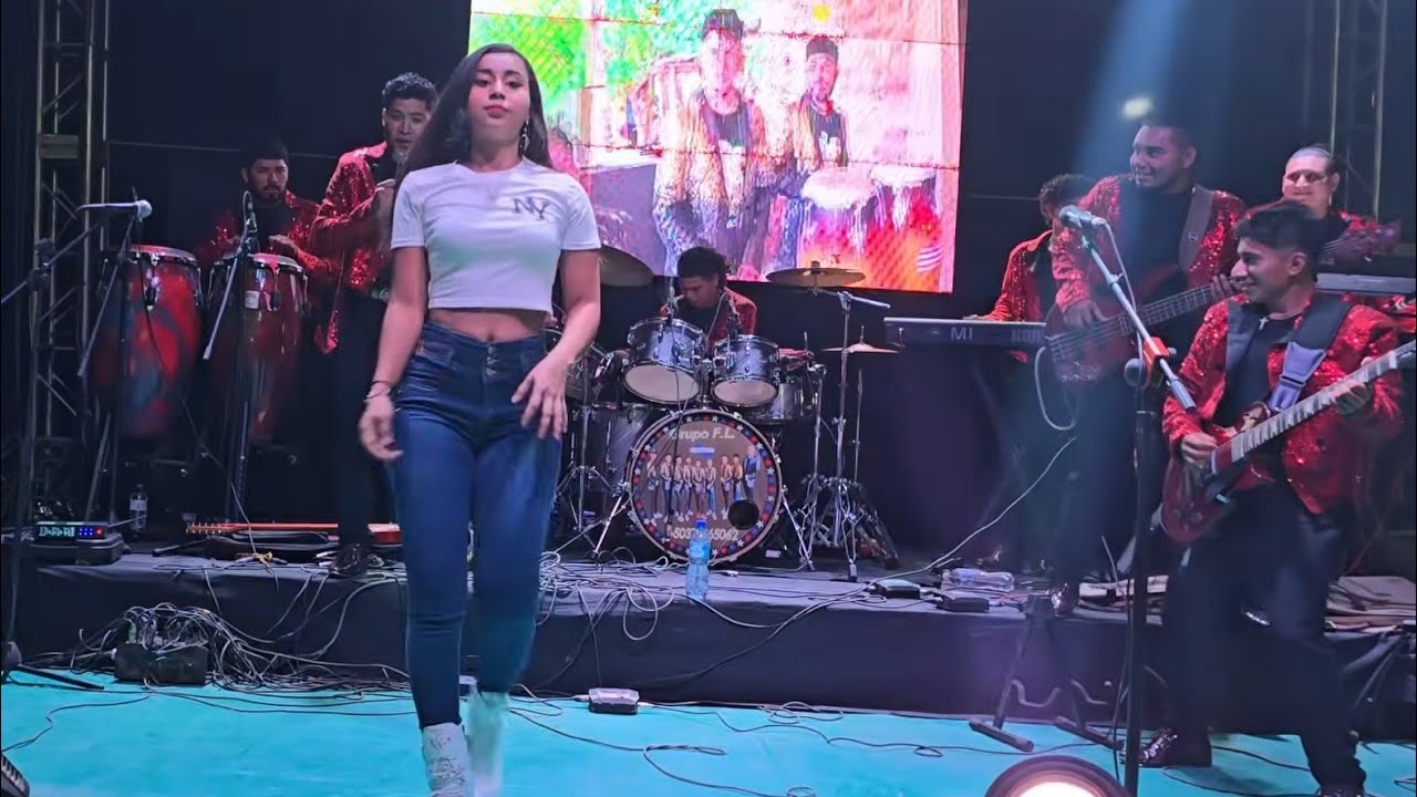 Delo mejor CONCIERTO en vivo Grupo F.L 