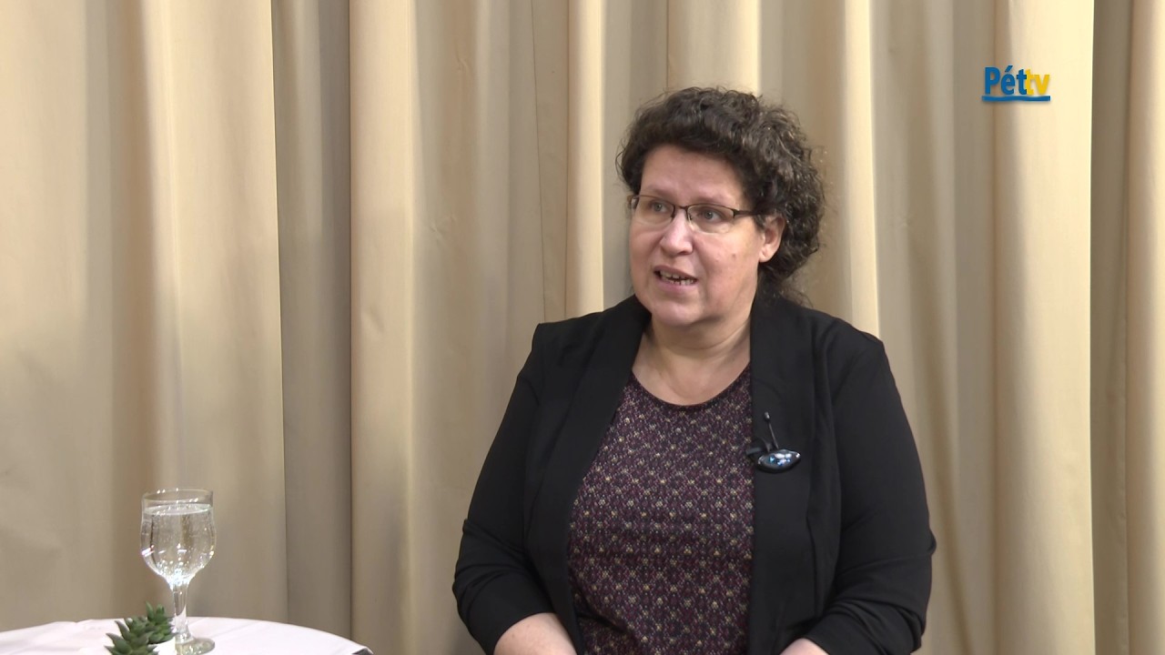 Portré - Borbélyné Schenek Szilvia könyvtárvezető