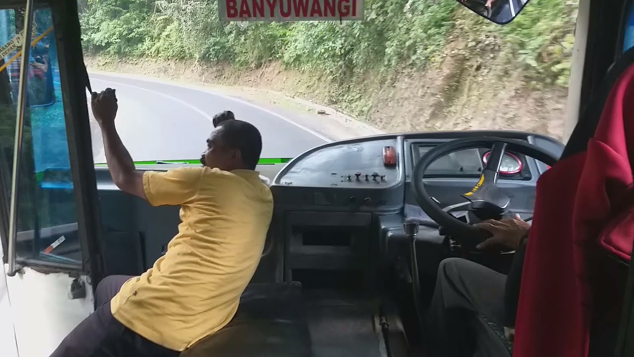 Aksi Sopir Bus Ekonomi di Jalur Gumitir Banyuwangi