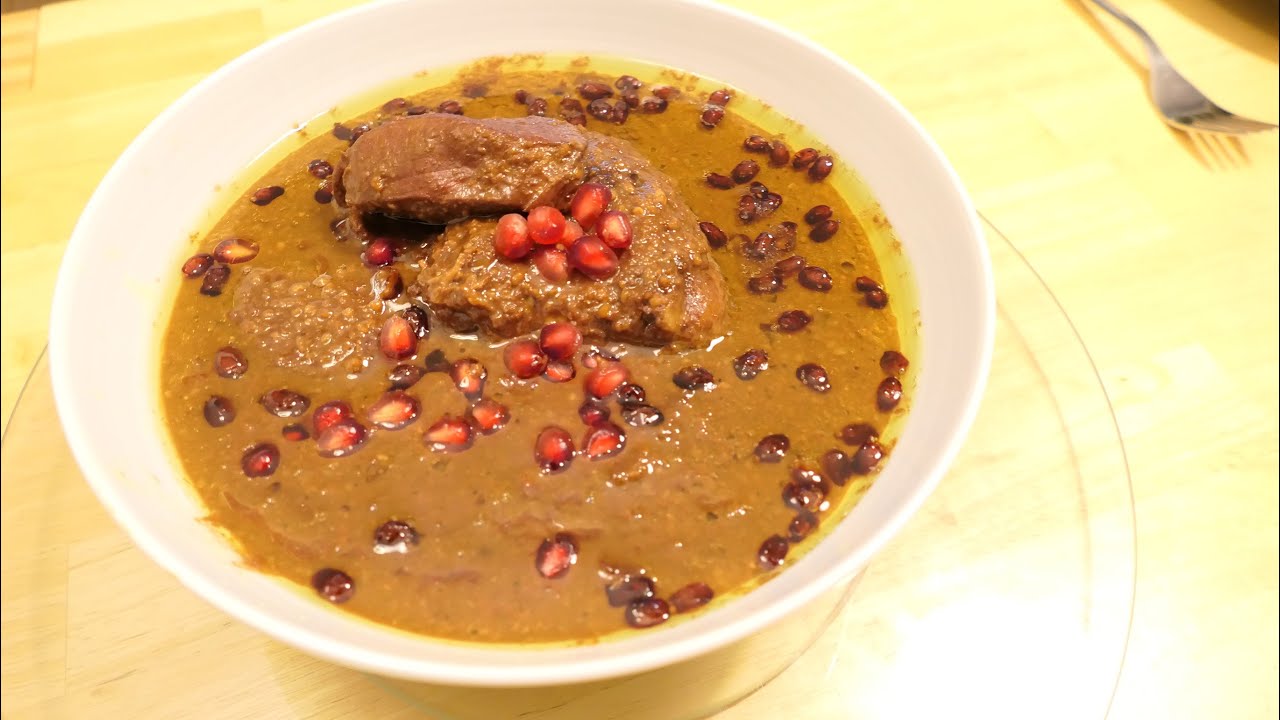 Fesenjan (Fesenjan-Eintopf)&ndash; ein altes Rezept mit H&uuml;hnchen, Walnuss und Granatapfelpaste