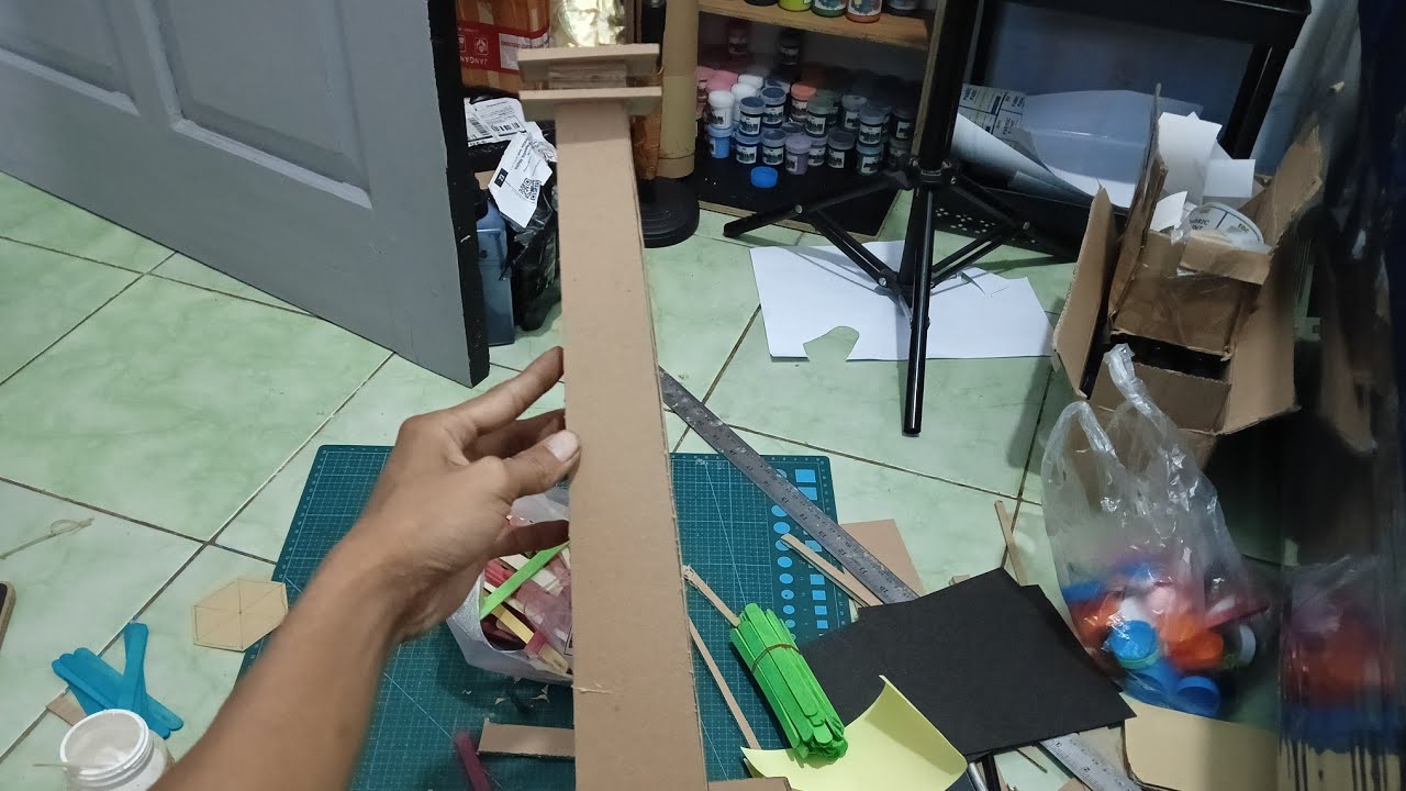 Membuat Monas dari kardus