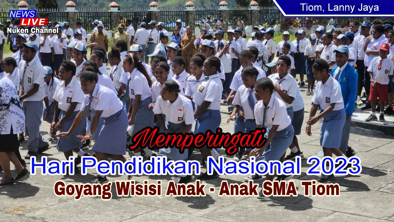 Hari Pendidikan Nasional, Anak- Anak SMA Goyang Wisisi di Depan Kantor Bupati Lanny Jaya