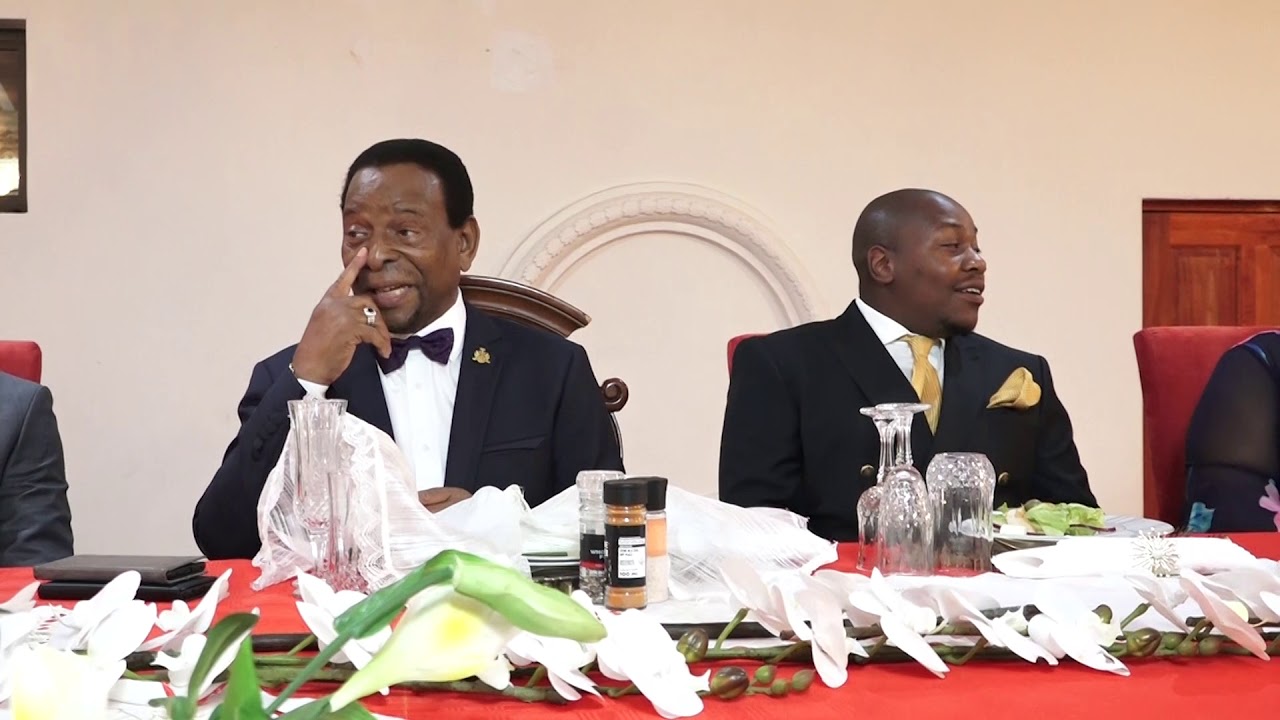 EBUKHOSINI (Isidlo sakusihlwa neNkosi yamaRharhabe)