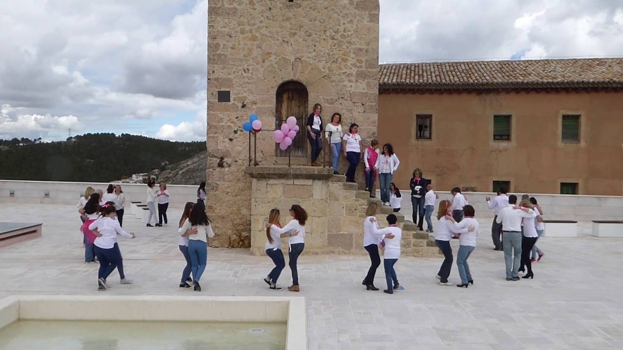 Color Esperanza- Baile apoyo enfermas cáncer mama
