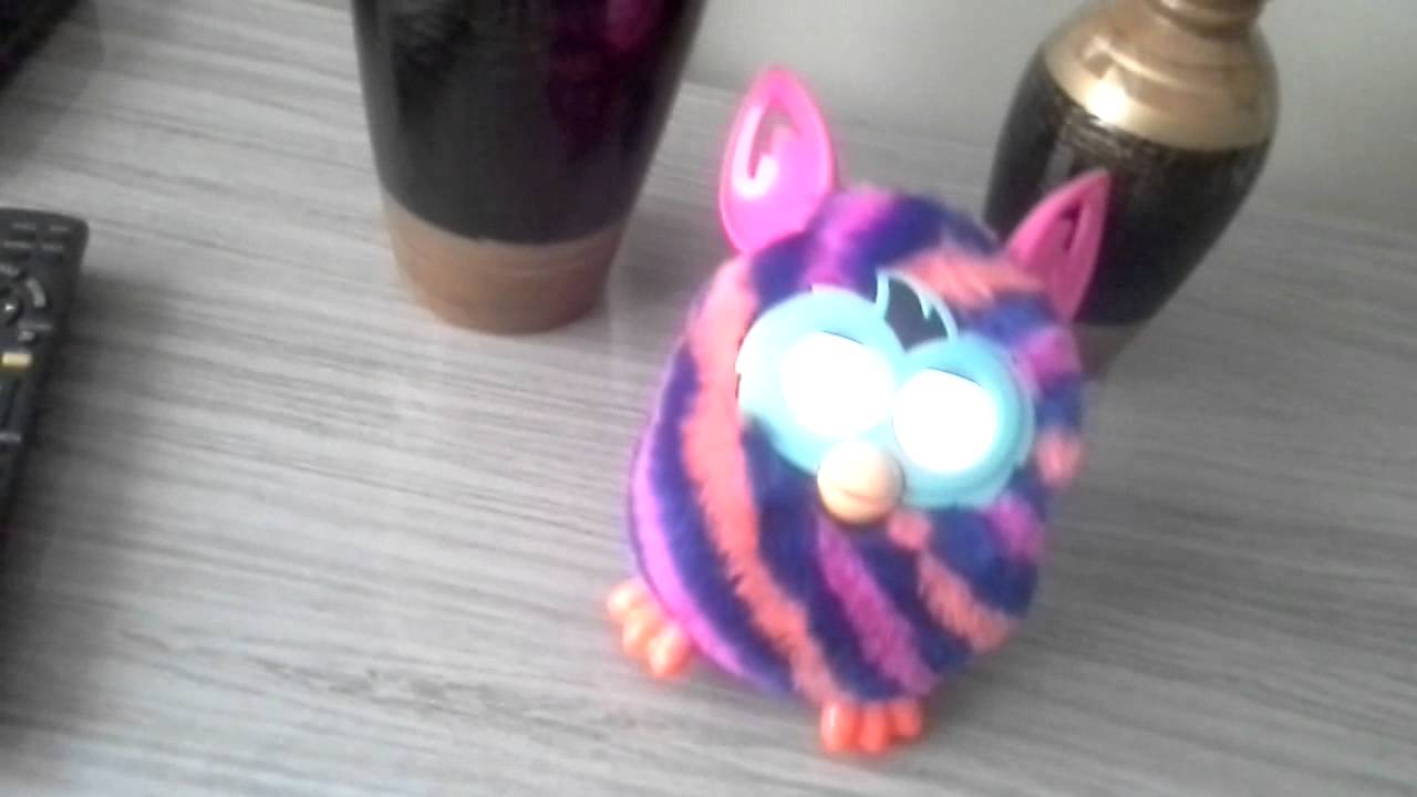 Furby dan&ccedil;ando Worth it Fifht harmony