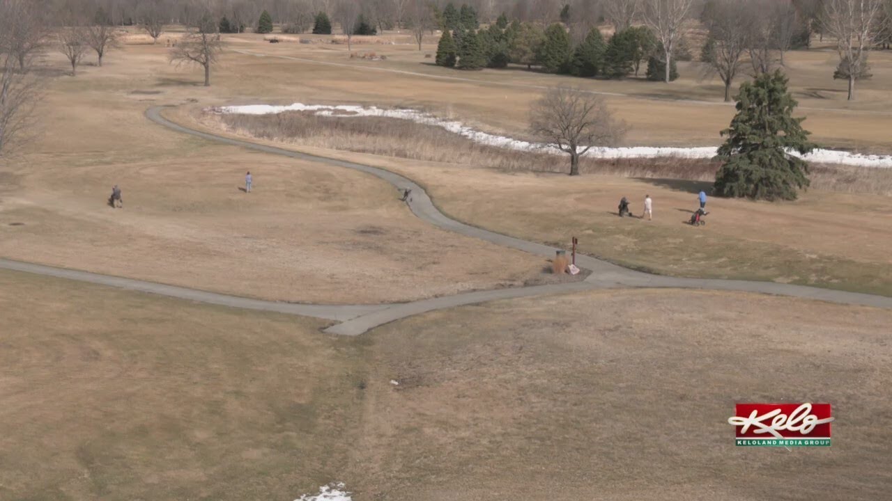 Local golfers take their first swings of spring