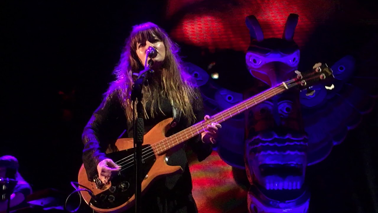 Angus et Julia  Stone " Chateau "  Lyon Halle Tony Garnier le 02/11/17...