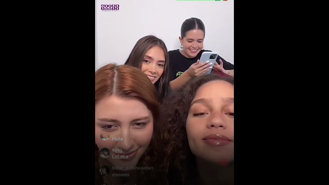 Angel22 live no Tiktok apresentando todos os singles