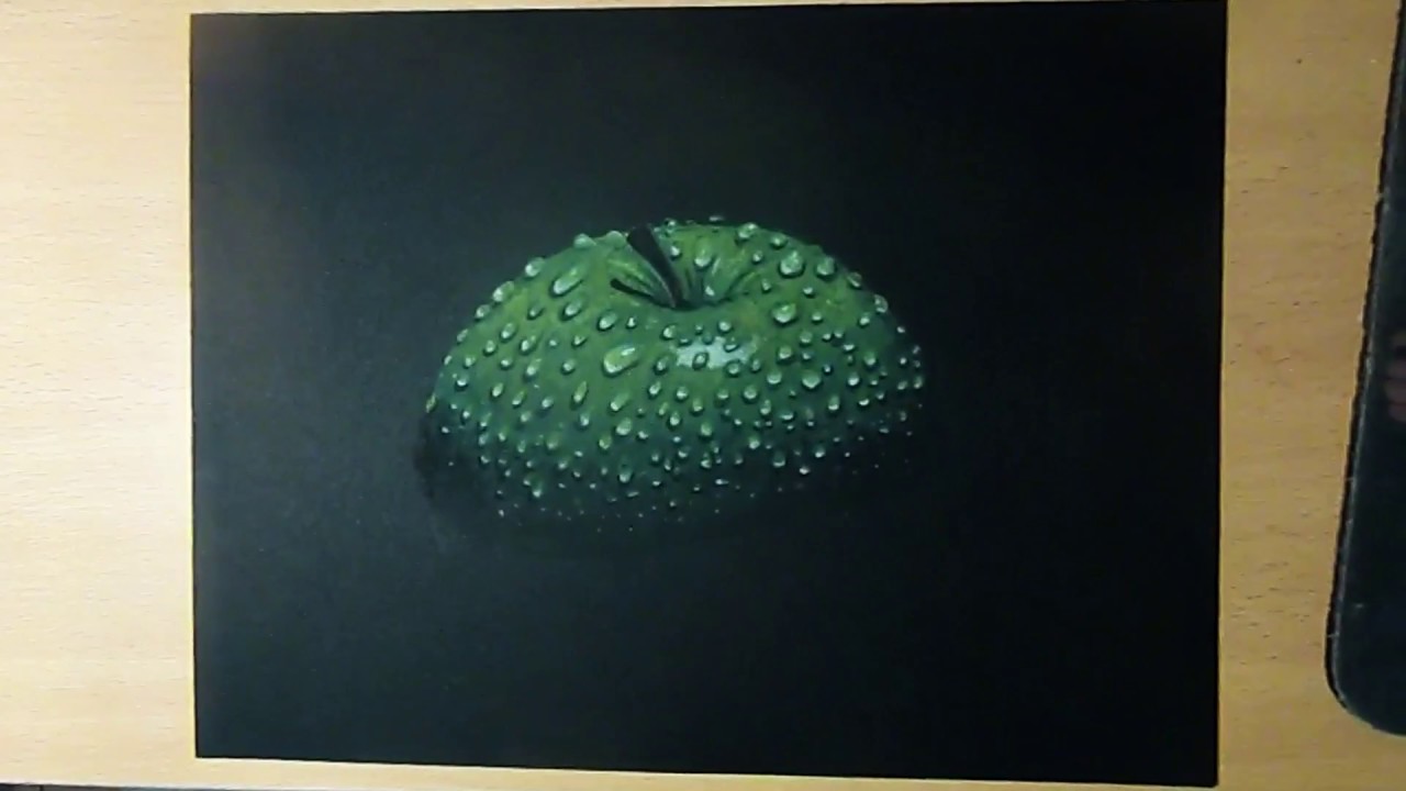 dessiner une pomme avec des gouttes d' eau réaliste ( pastel sec sur feuille noire )