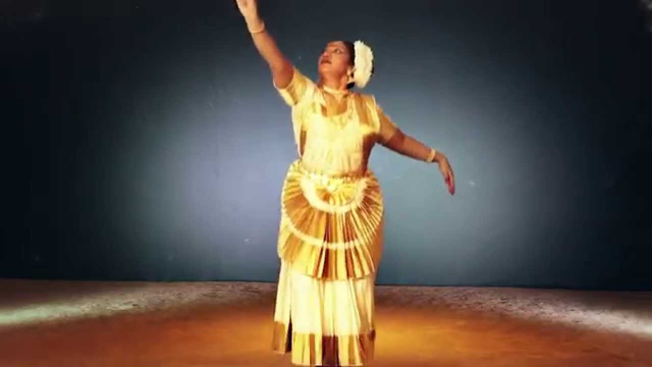 Swapna Sivakumar Dancing Poonthen Ner Mozhi