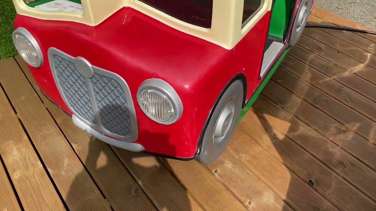 Jolly Roger City Tour Bus Kiddie Ride