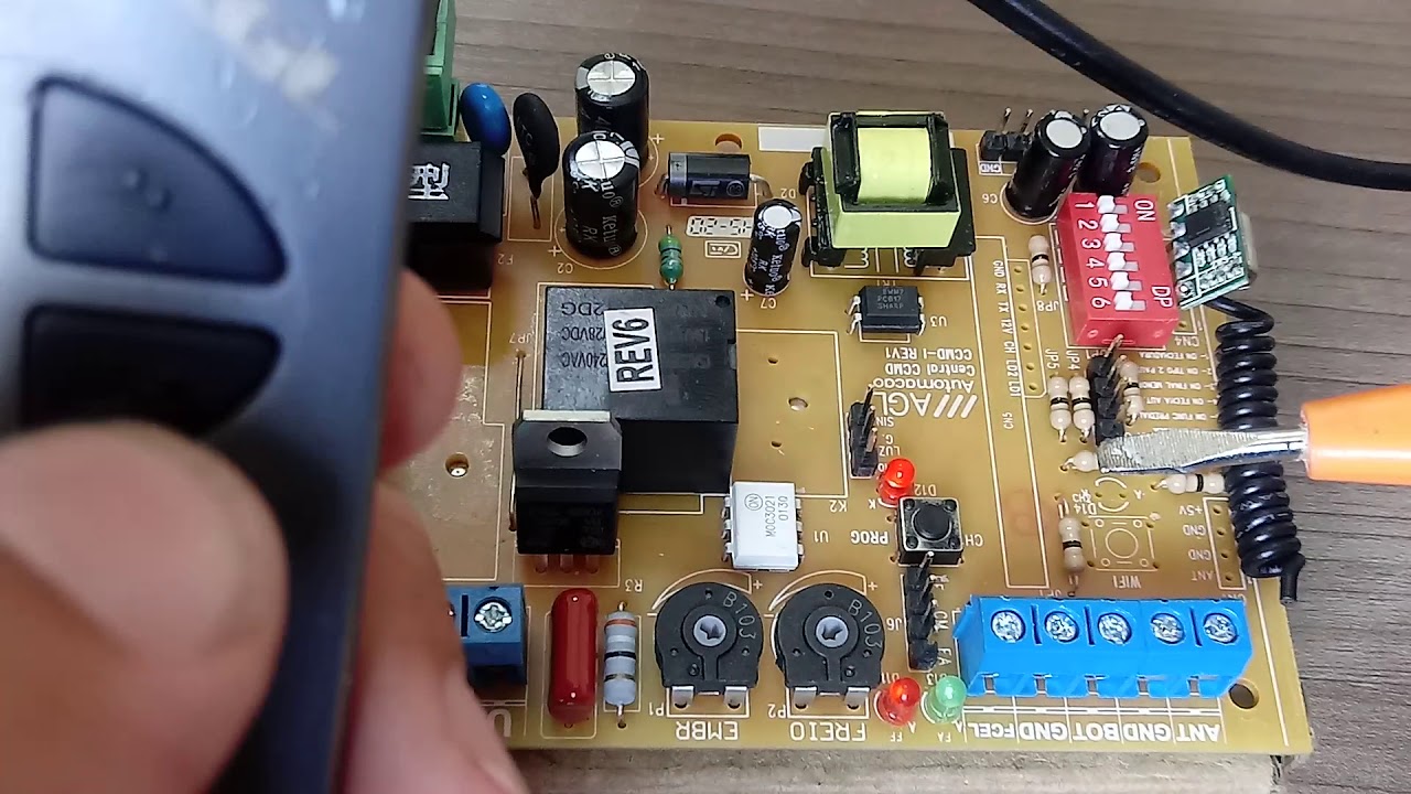 Como programar e deletar controles remotos nas Centrais CCMD da AGL