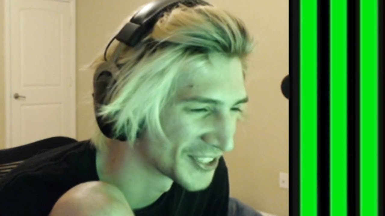 xQc Gives Himself Brain Damage Doing Optical Illusions