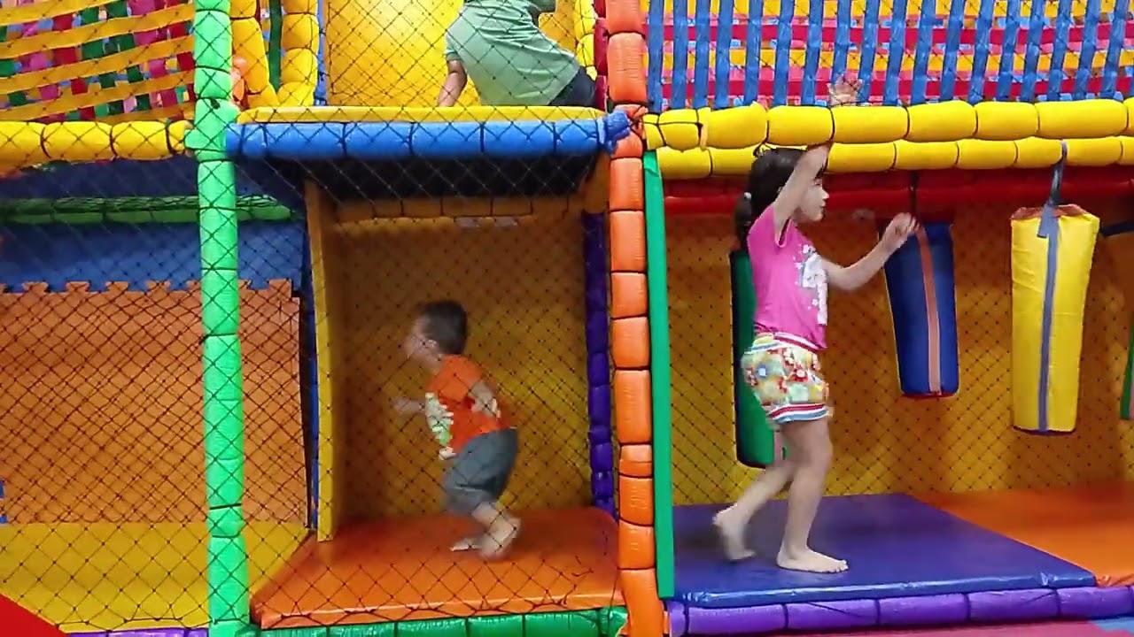 Noah e Manu brincando demais 