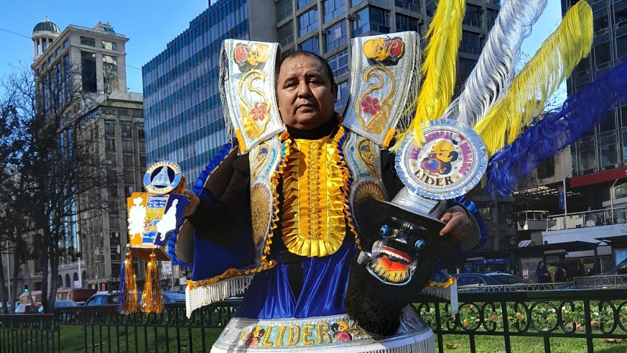 Carnaval por el día nacional de Bolivia en santiago de Chile