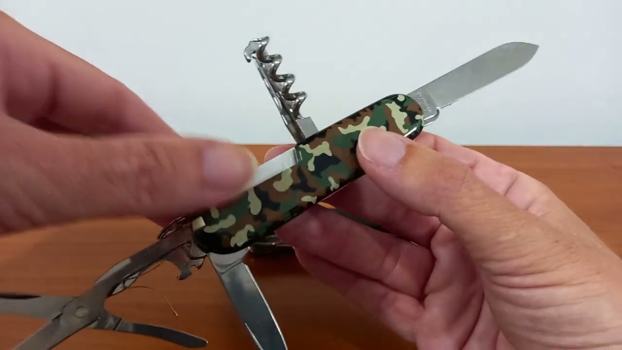 VICTORINOX HUNTSMAN versus VICTORINOX OUTRIDER (revisited)