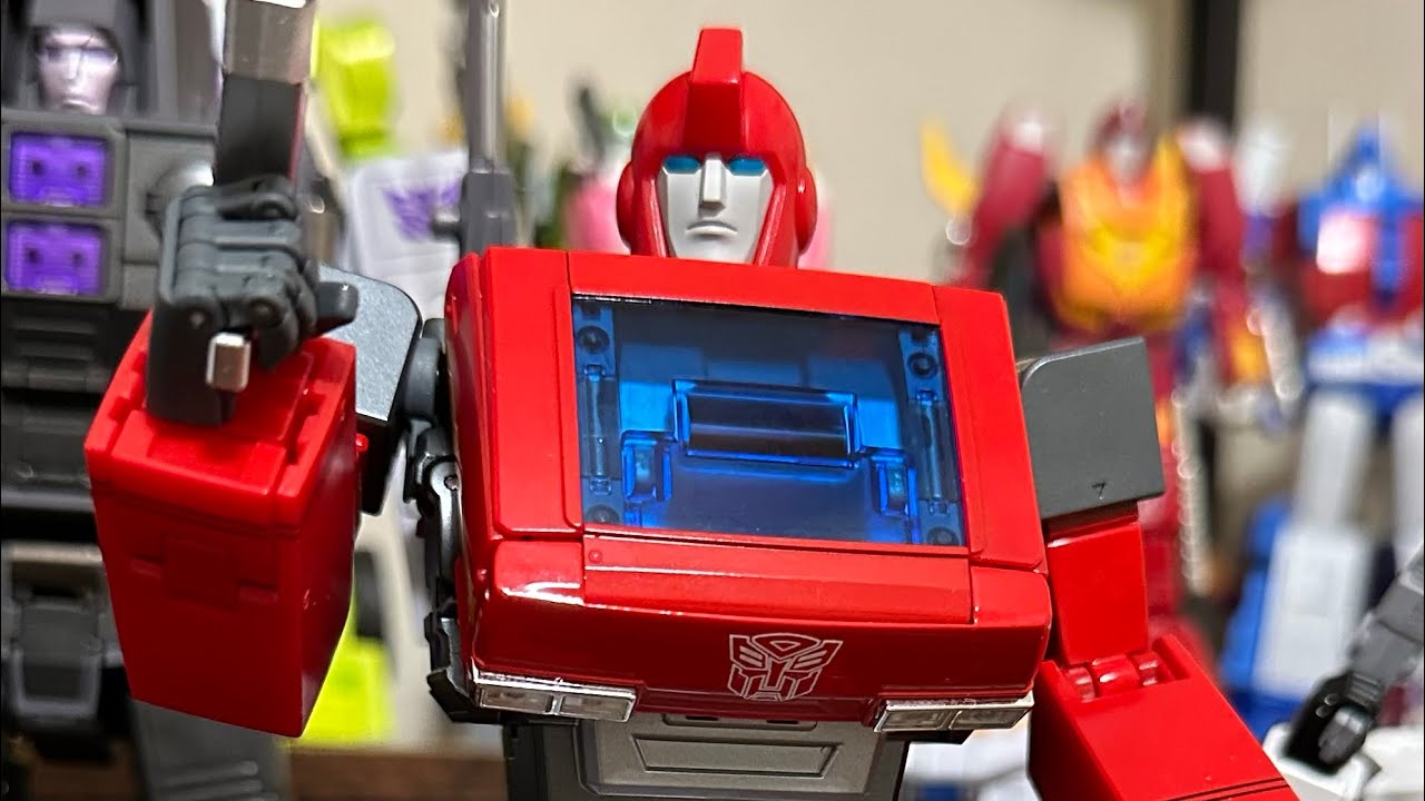 Фантастическая модель FM-03 Warhorse: обзор фигурки Ironhide от Fans Toys Masterpiece.