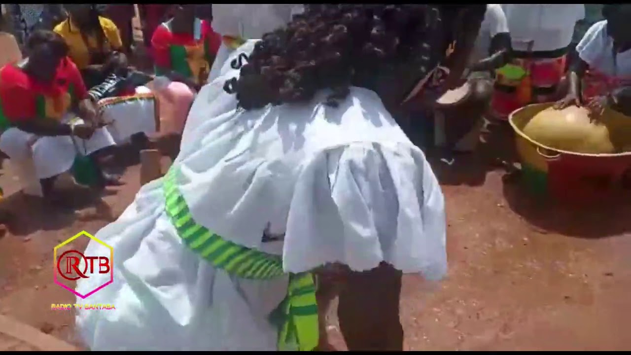 GUINE-BISSAU - GRUPOS DE TIANY E KIMBU NA ANIMA RUAS DE BISSAU