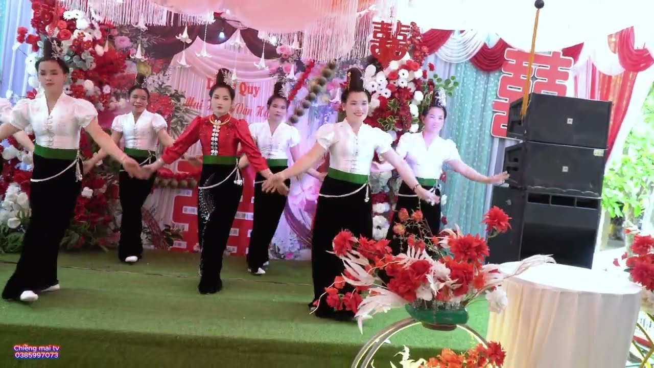 Vũ điệu gà gáy rất đẹp mắt của đvn nhà trai tại vu quy Mai Hoa - Văn Hạnh bản mai quỳnh chiềng mung