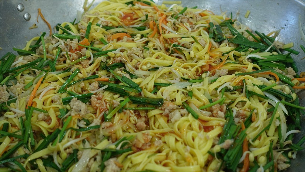 របៀបឆាមីលឿងអោយឆ្ងាញ់ /​ fried noodle with vegetable