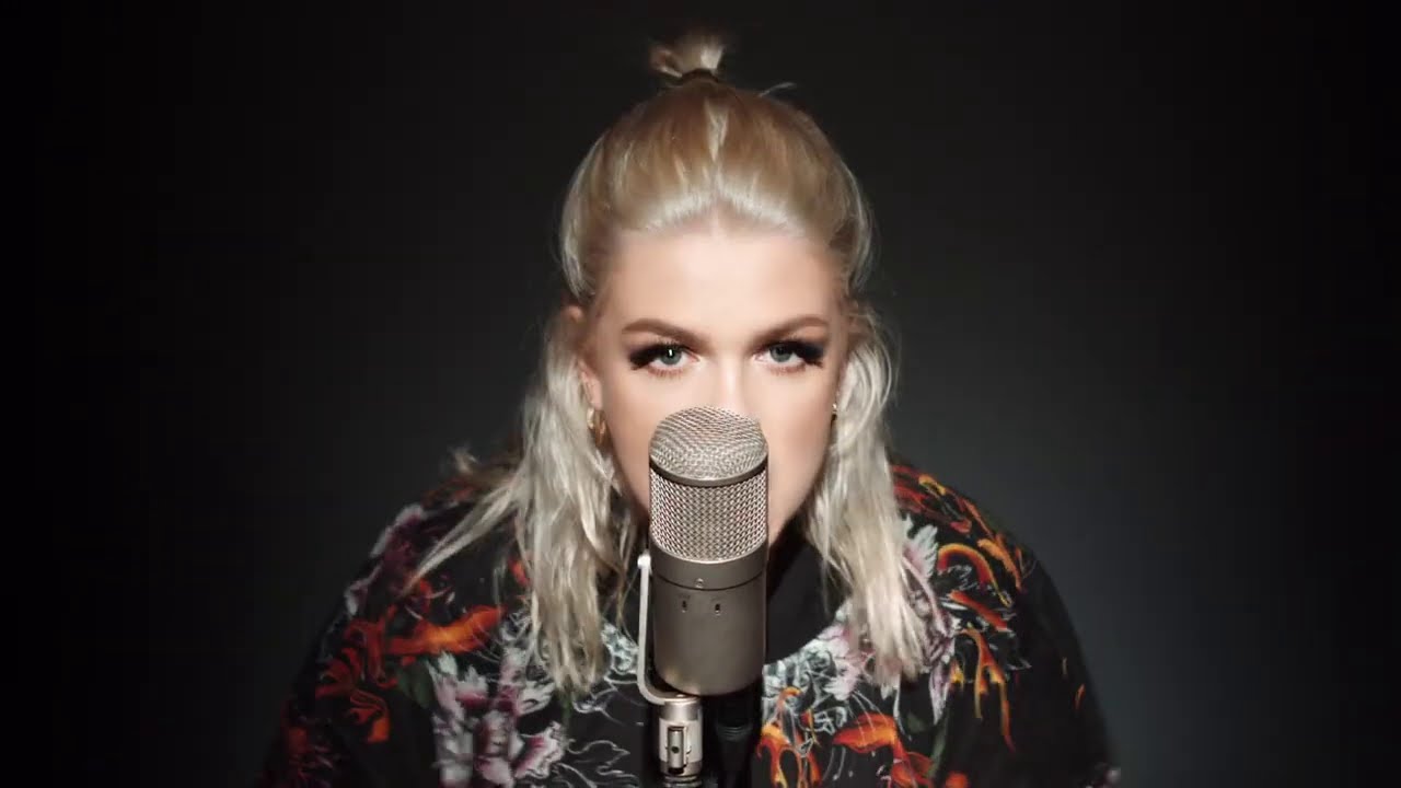Breaking Me - Topic, A7S (Cover By: Davina Michelle)